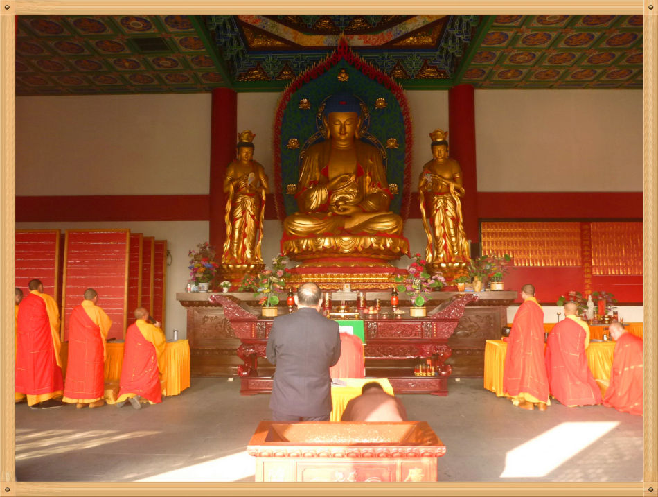 P1230365 镇寺之宝灵雨观音和五佛冠~东林寺(二)