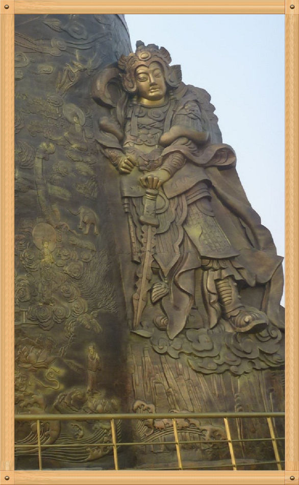 P1230373 镇寺之宝灵雨观音和五佛冠~东林寺(二)