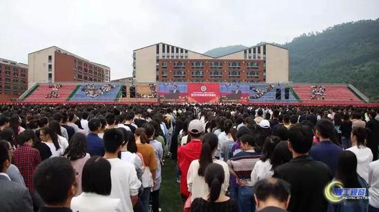 “中国白酒学院”开学 网友评论笑哭了