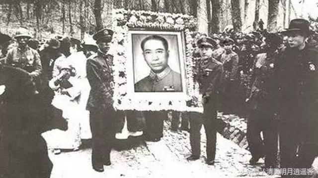 配图 乾隆诅咒?“杀人恶魔”戴笠竟然是死于九龙宝剑