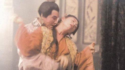 配图 不能吻脖子,动作要大胆,水浒中演对手戏王思懿很受伤