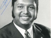 通过拼爹，他19岁成为世界上最年轻总统，为夺权将自己的姐姐和母亲流放-知道了吗？