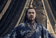 他是嘉靖最怕的人，常和嘉靖作对，嘉靖非但不敢杀他，还得贿赂他-知道了吗？