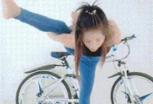 妹子裤子穿的这么透彻，就不要弯腰了，原谅我看到了不该看的东西-知道了吗？