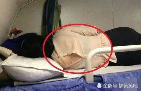 妹子裤子穿的这么透彻，就不要弯腰了，原谅我看到了不该看的东西