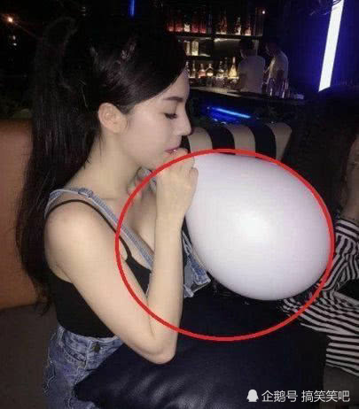 妹子裤子穿的这么透彻，就不要弯腰了，原谅我看到了不该看的东西