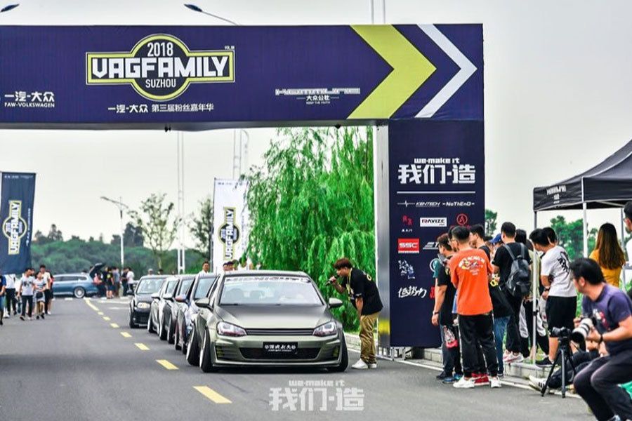 1560辆大众酷车齐聚一堂，剪刀门Eos、CC，大饼轮圈S8太拉风