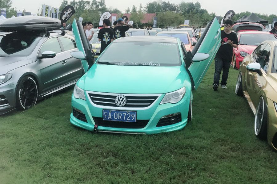 1560辆大众酷车齐聚一堂，剪刀门Eos、CC，大饼轮圈S8太拉风
