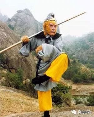 天蓬只是调戏了一下嫦娥，为何要被贬下凡间？玉帝：人家爹厉害