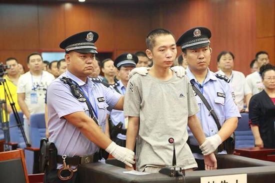 今日之声:因土地起争执 村干部竟露下体侮辱女村民
