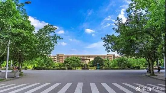 大学生拍摄校园风景图 秋高气爽好风光(图)