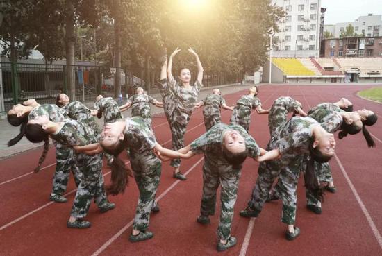 河南各大高校军训风采照 你pick哪一个?(图)