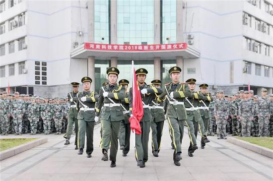 河南各大高校军训风采照 你pick哪一个?(图)