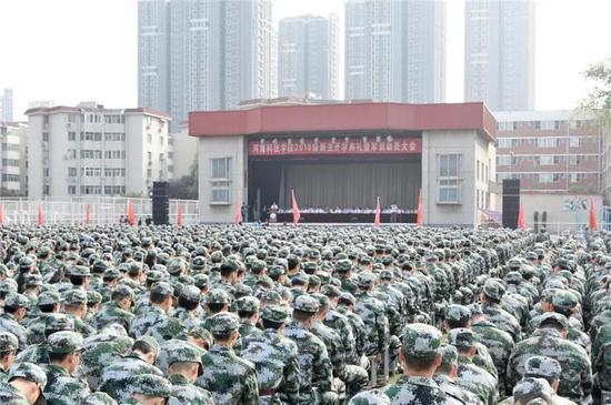 河南各大高校军训风采照 你pick哪一个?(图)