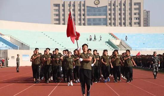 河南各大高校军训风采照 你pick哪一个?(图)