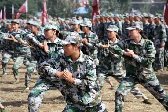河南各大高校军训风采照 你pick哪一个?(图)
