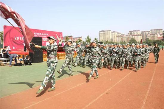 河南各大高校军训风采照 你pick哪一个?(图)