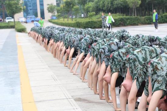 河南各大高校军训风采照 你pick哪一个?(图)