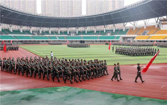 河南各大高校军训风采照 你pick哪一个?(图)