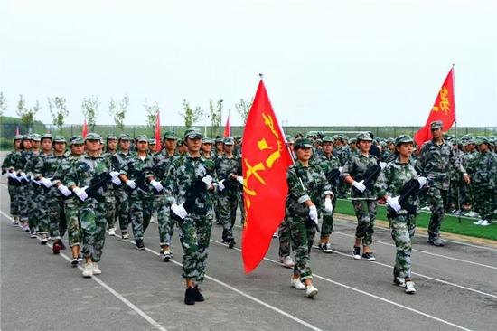 河南各大高校军训风采照 你pick哪一个?(图)