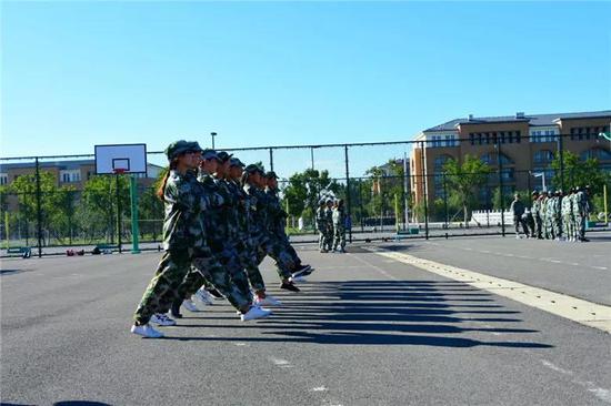 河南各大高校军训风采照 你pick哪一个?(图)