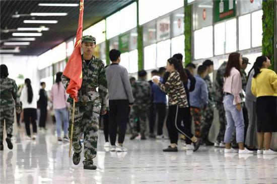 河南各大高校军训风采照 你pick哪一个?(图)