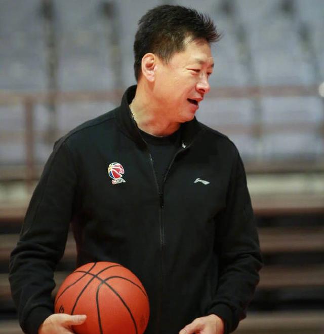 李春江：感谢CBA，我年纪大拿奖次数比较多，希望可以再拿奖